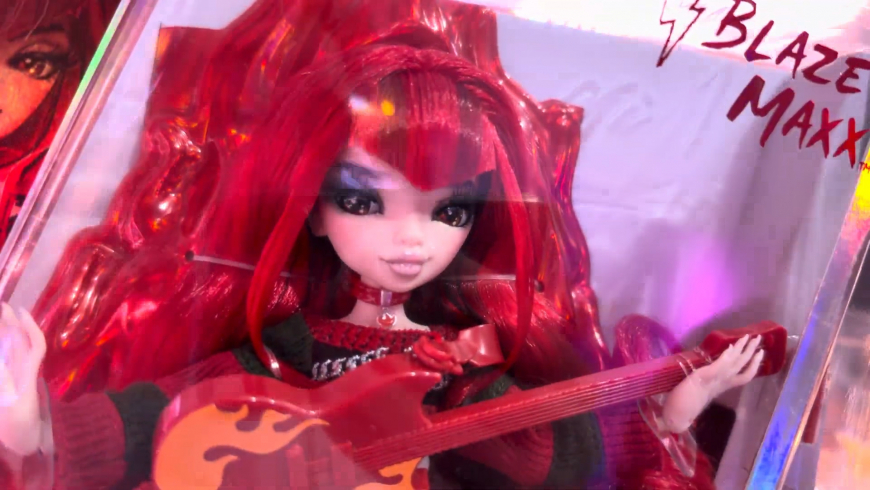 Mirror Mi Blaze Maxx Fashion Doll