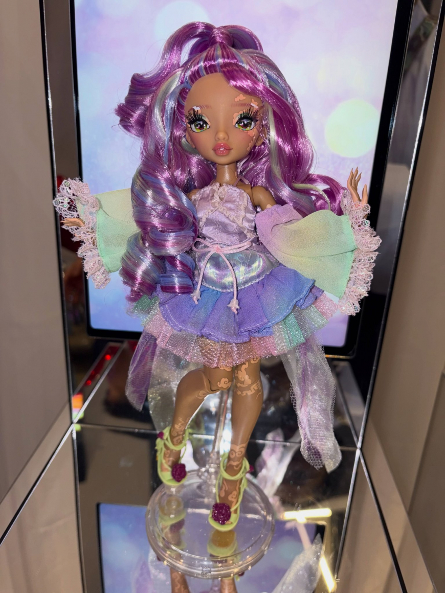 Mirror Mi Luna Skye (Dreamy) Fashion Doll