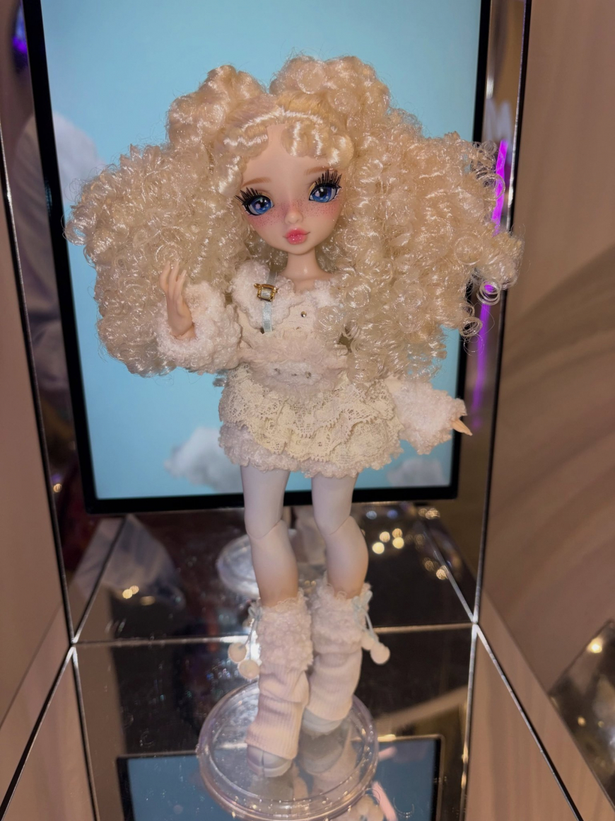 Mirror Mi Shai Meadows (Sheepish) Fashion Doll