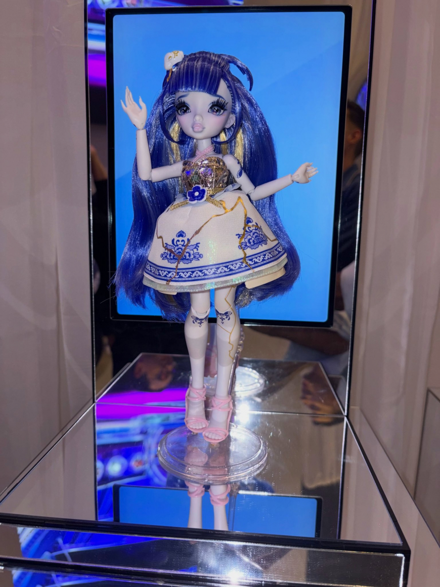 Mirror Mi Suki Goldpetal (Fragile) Fashion Doll