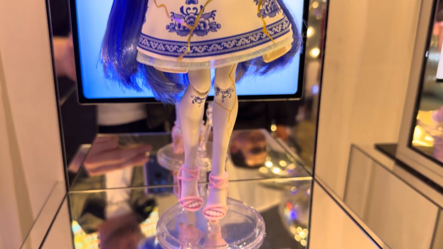 Mirror Mi Suki Goldpetal (Fragile) Fashion Doll