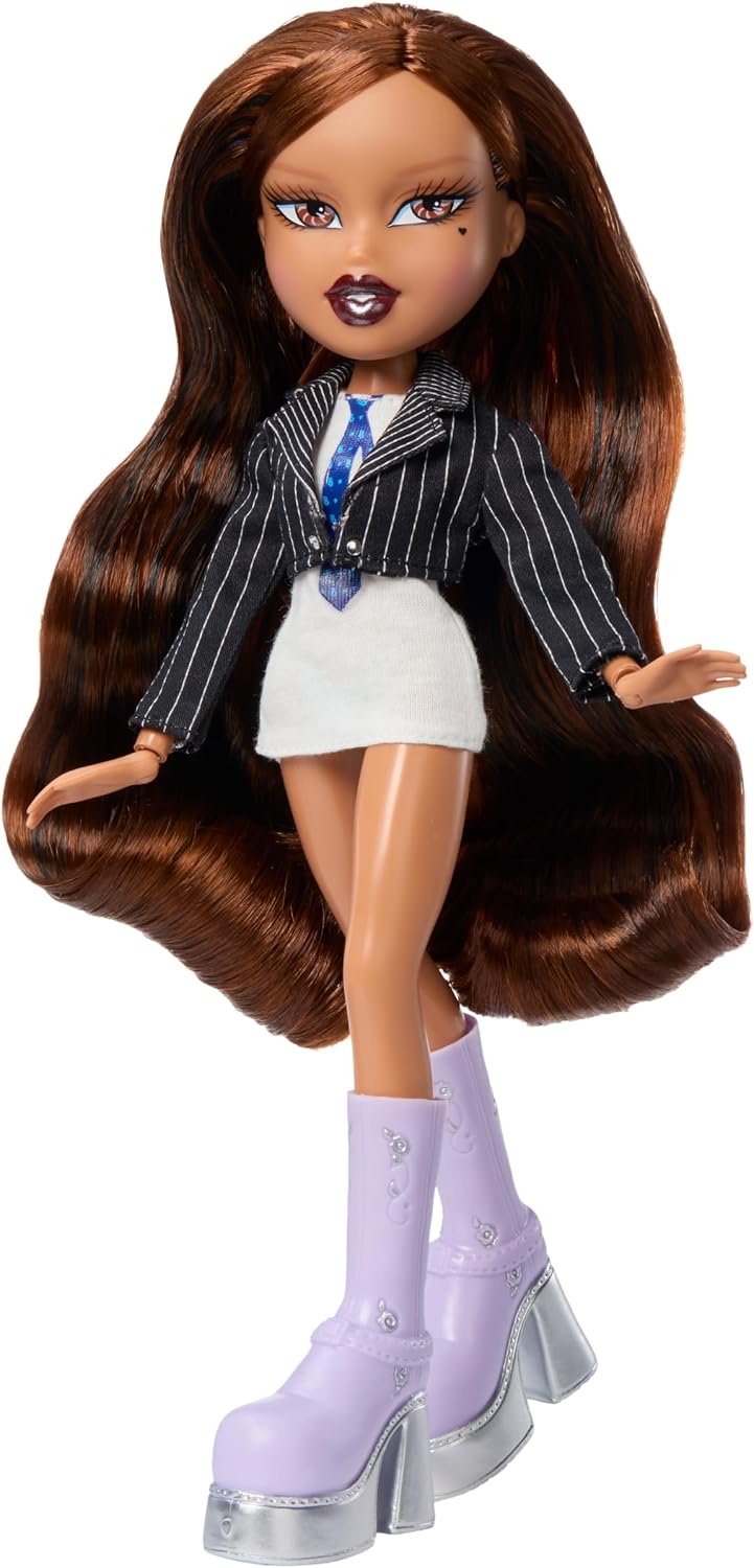 Bratz All Dolled Up Fashion & Shoe Pack Blind Box