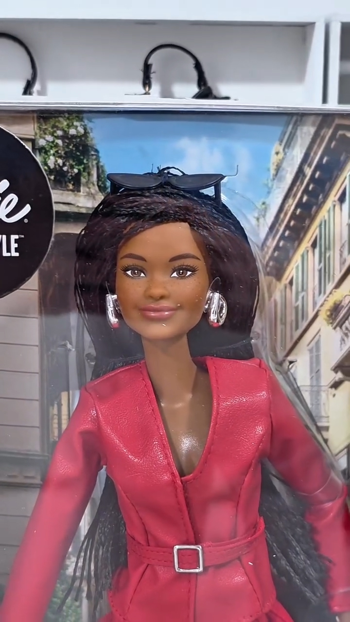 Barbie Signature BarbieStyle Fashion Week Milan doll