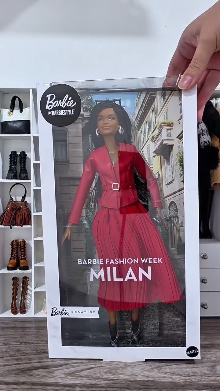 Barbie Signature BarbieStyle Fashion Week Milan doll