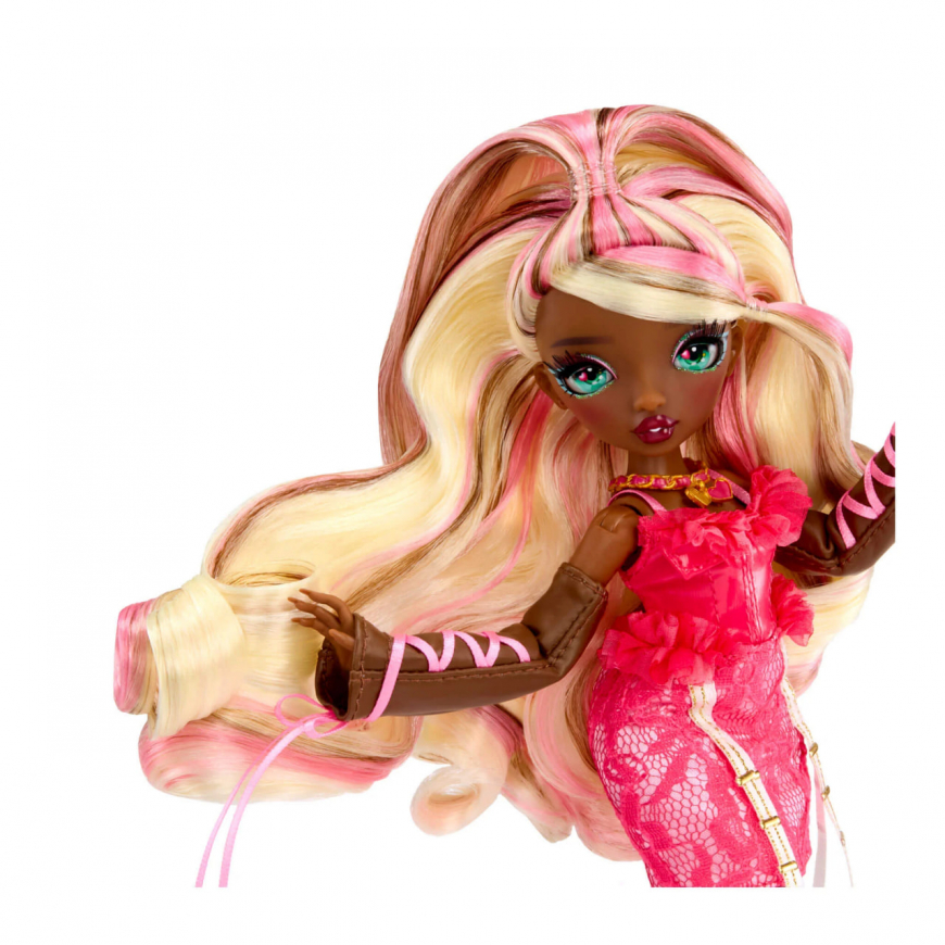 Mirror Mi Amora Valentina doll