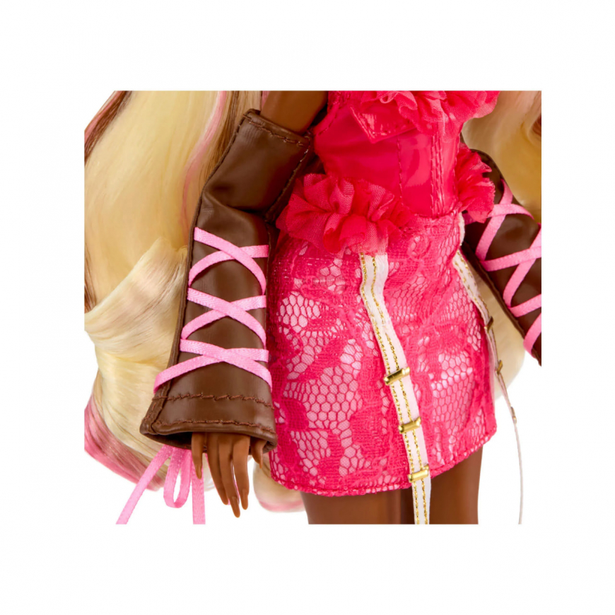 Mirror Mi Amora Valentina doll