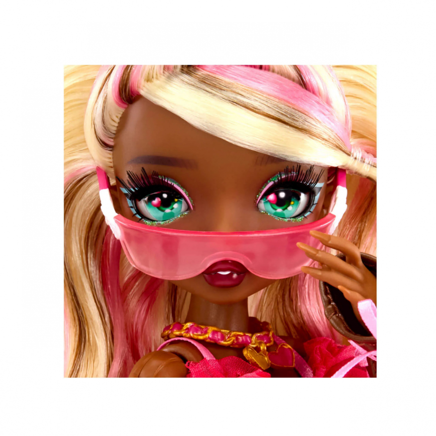 Mirror Mi Amora Valentina doll