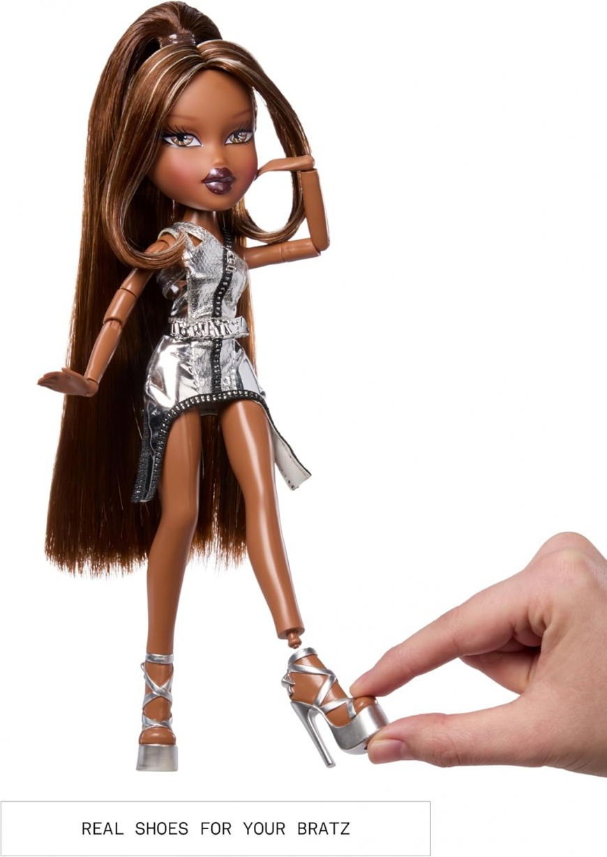 Bratz All Dolled Up Fashion & Shoe Pack Blind Box