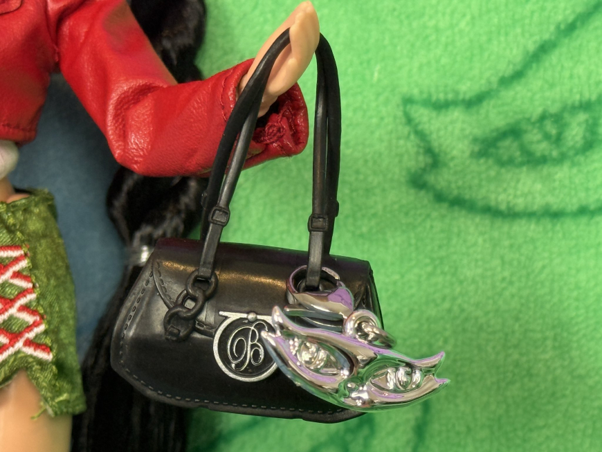 In real life photos of Bratz Reimagined Jade doll
