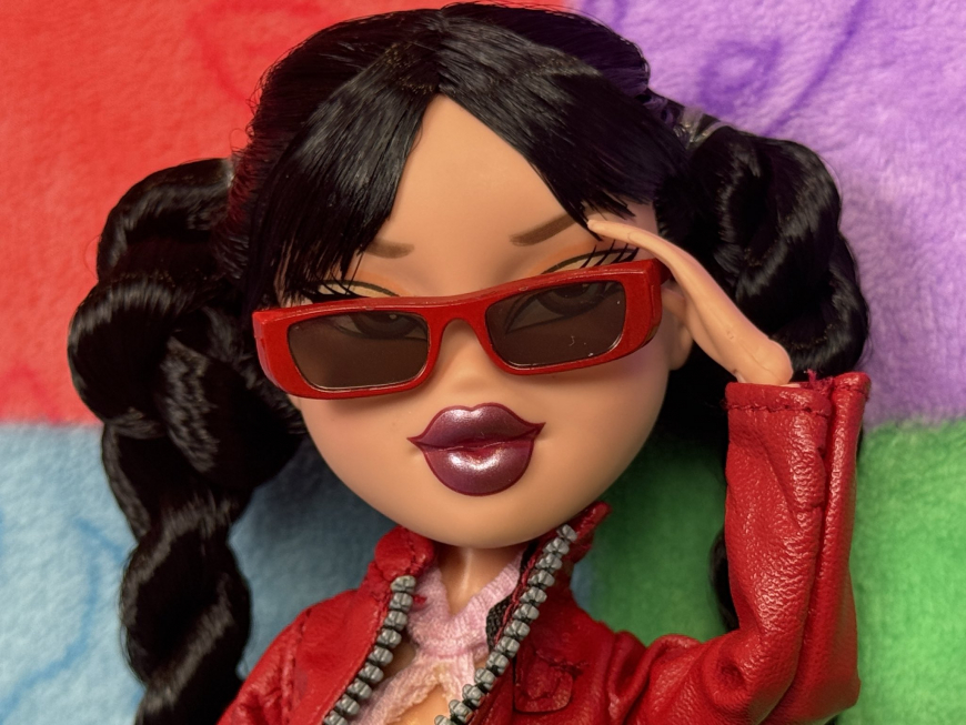 In real life photos of Bratz Reimagined Jade doll