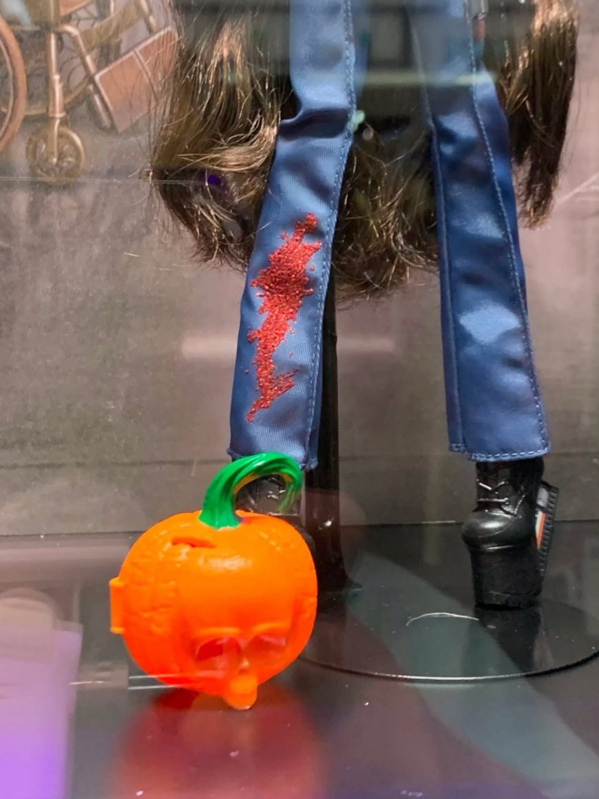 Monster High Skullector Halloween 2 Michael Myers doll irl photos