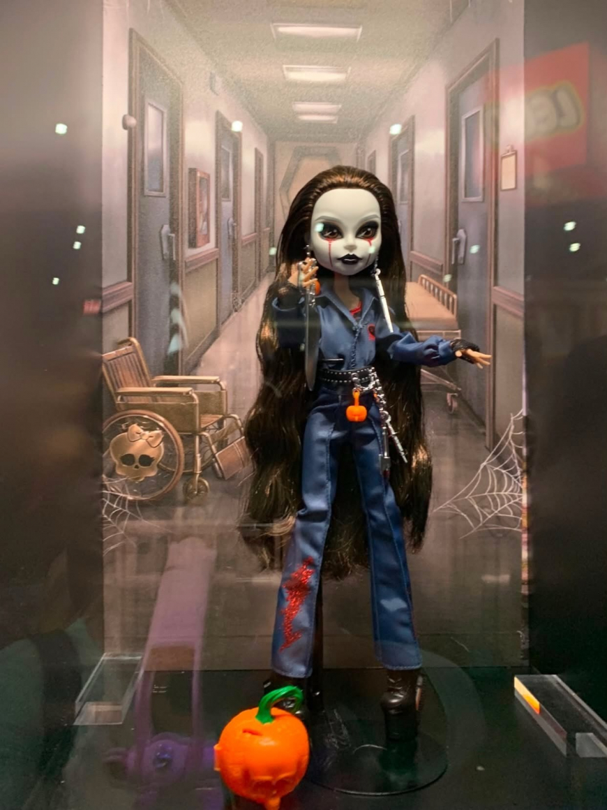 Monster High Skullector Halloween 2 Michael Myers doll irl photos