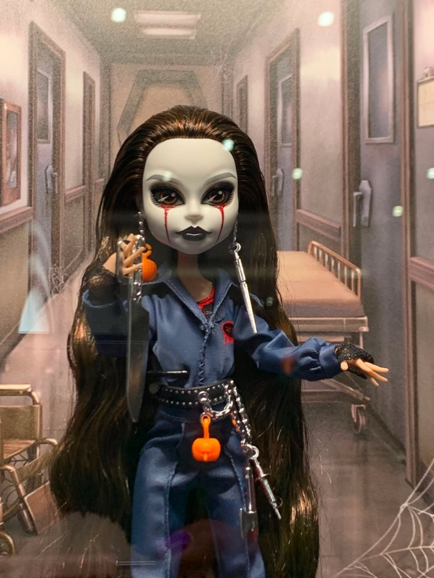 Monster High Skullector Halloween 2 Michael Myers doll irl photos