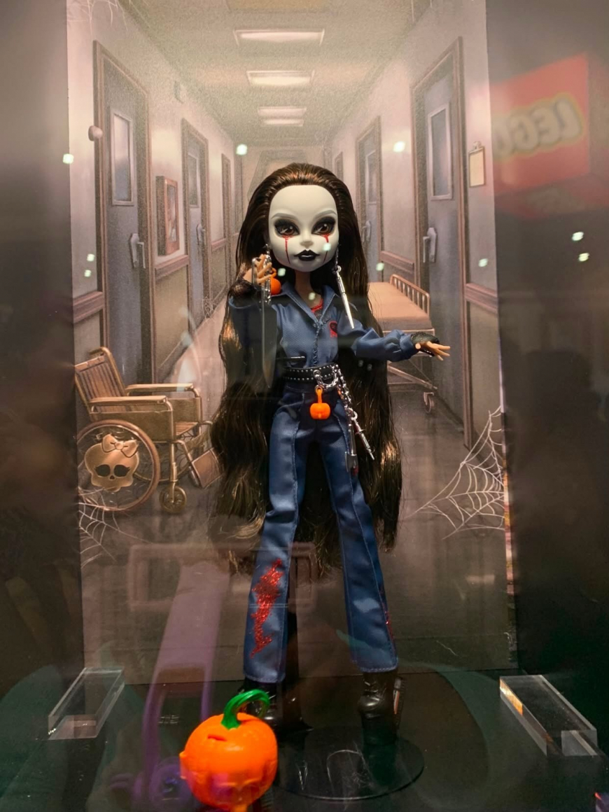 Monster High Skullector Halloween 2 Michael Myers doll irl photos