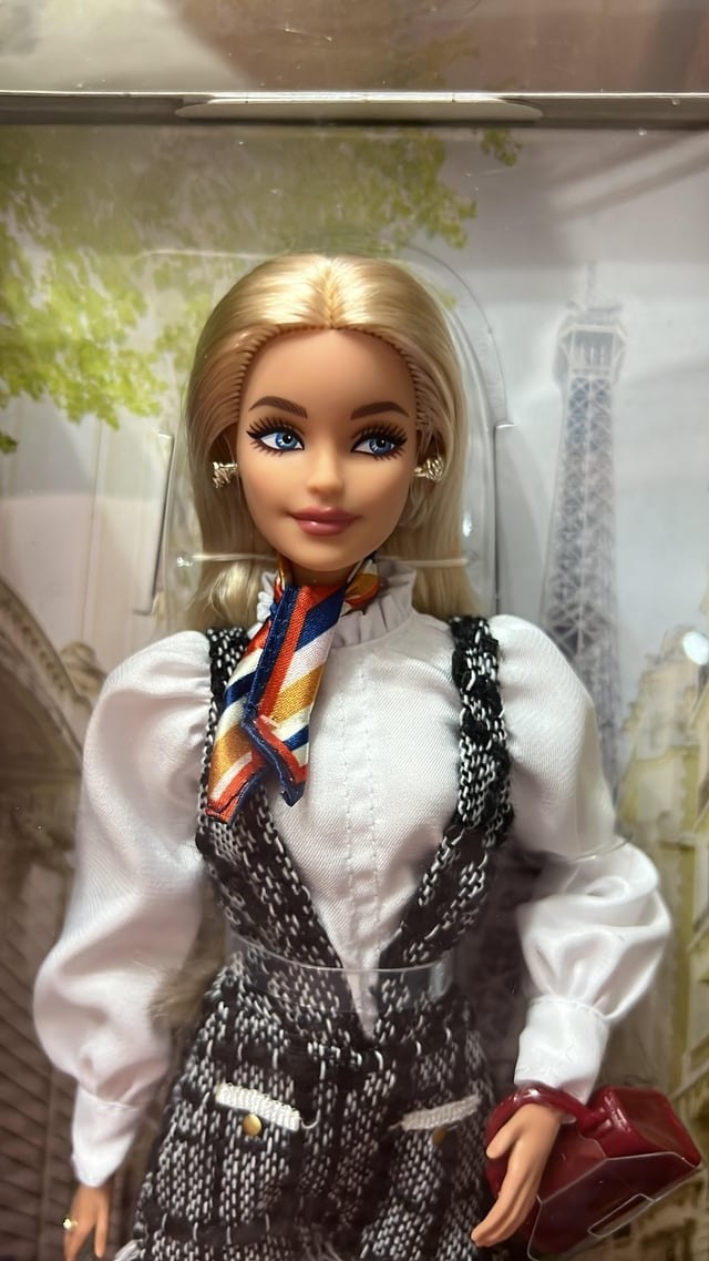 Barbie Signature BarbieStyle Fashion Week Paris doll