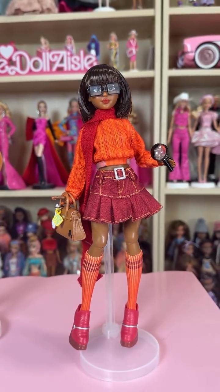 Jakks Pacific Scooby-Doo collector dolls Daphne and Velma