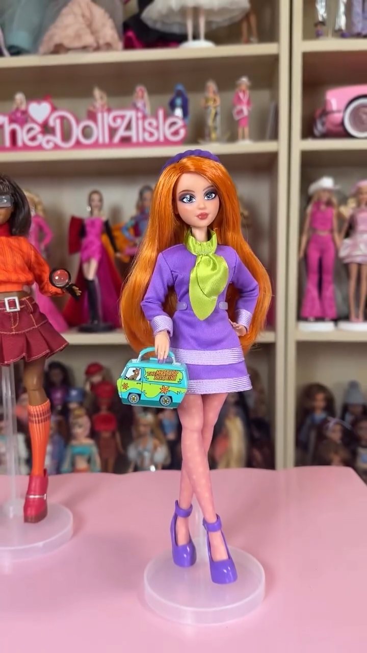 Jakks Pacific Scooby-Doo collector dolls Daphne and Velma
