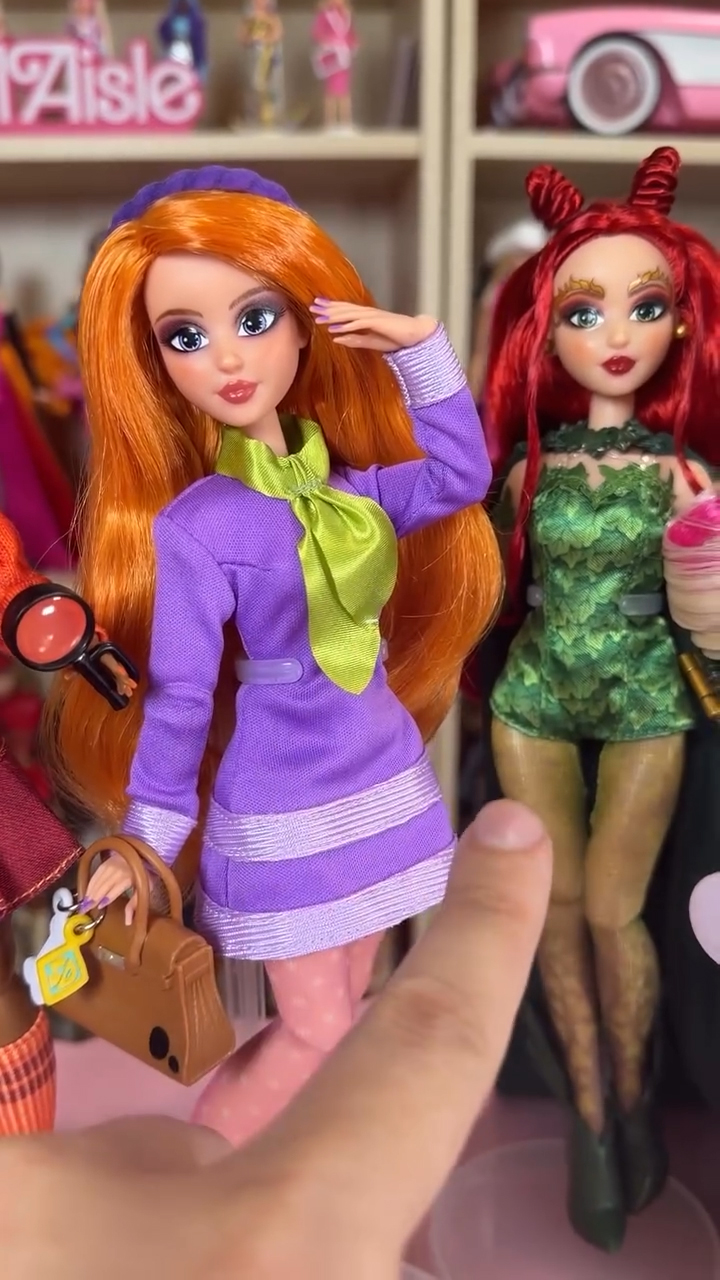 Jakks Pacific Scooby-Doo collector dolls Daphne and Velma