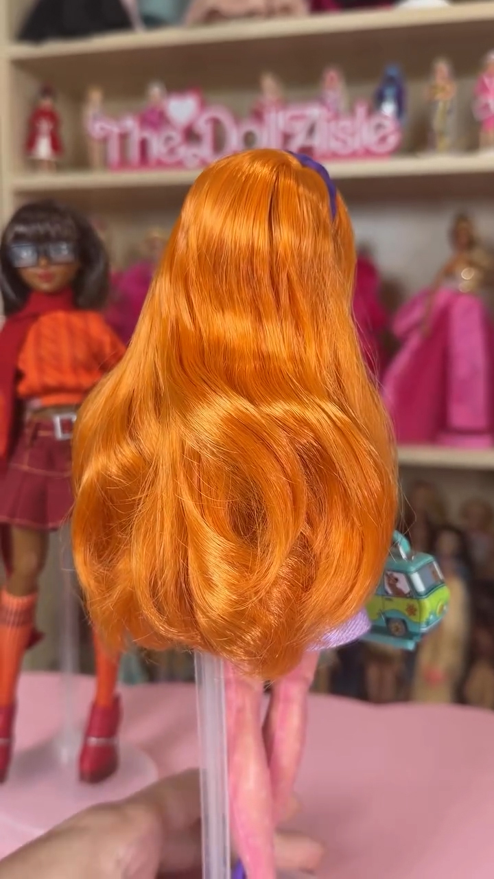 Jakks Pacific Scooby-Doo collector dolls Daphne and Velma