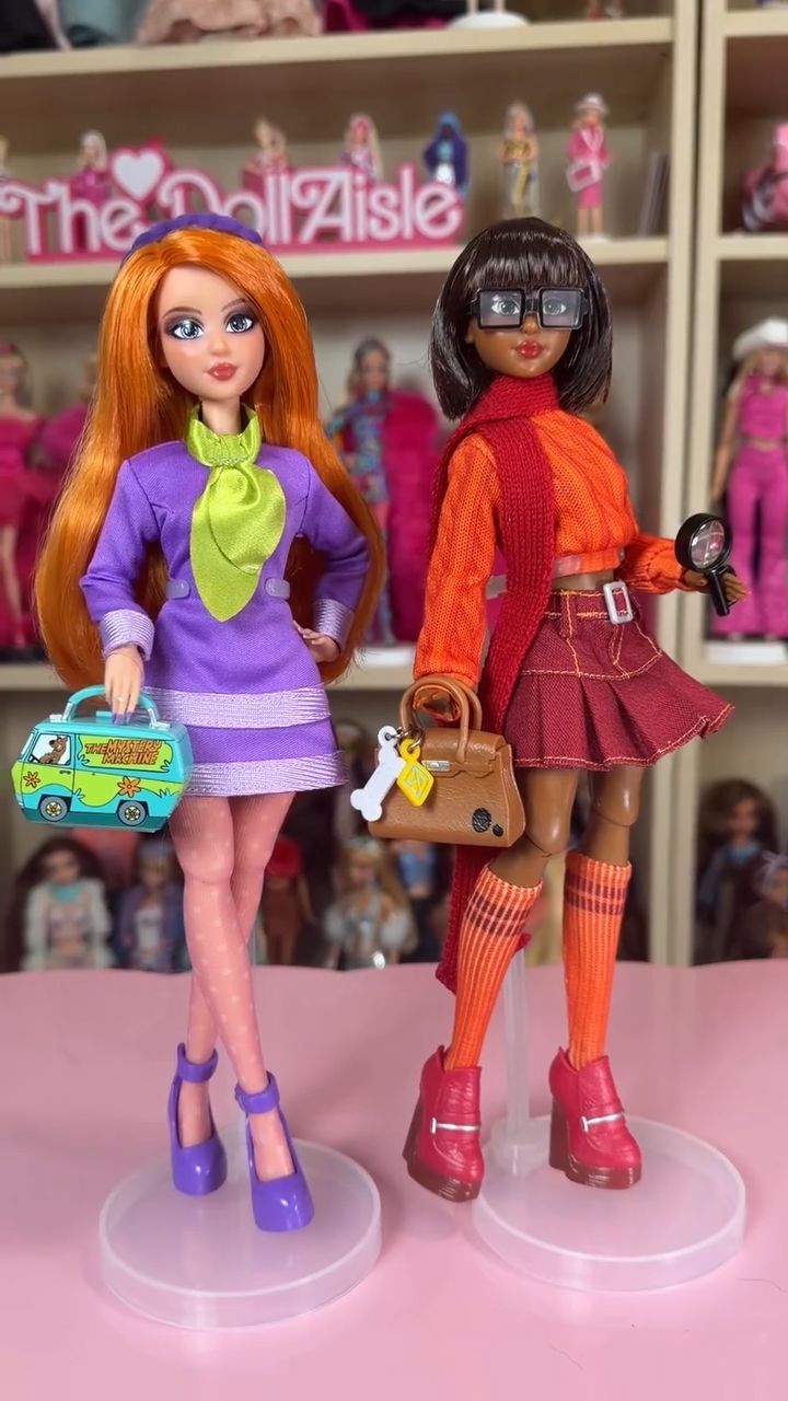 Jakks Pacific Scooby-Doo collector dolls Daphne and Velma