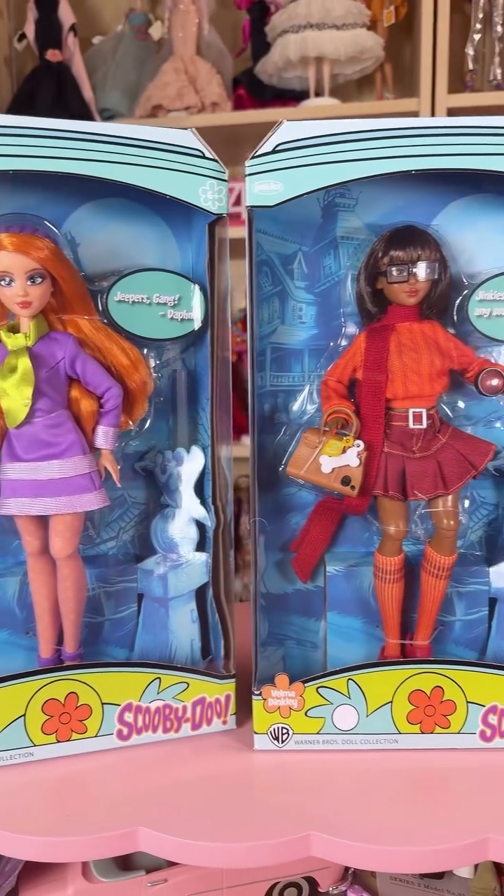 Jakks Pacific Scooby-Doo collector dolls Daphne and Velma