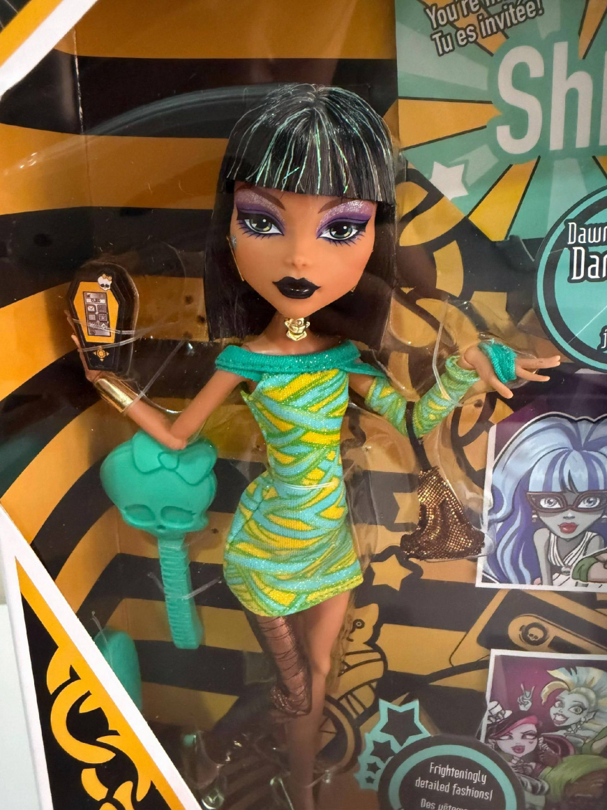 Irl photos of Creeproduction Dawn of the Dance Cleo de Nile doll