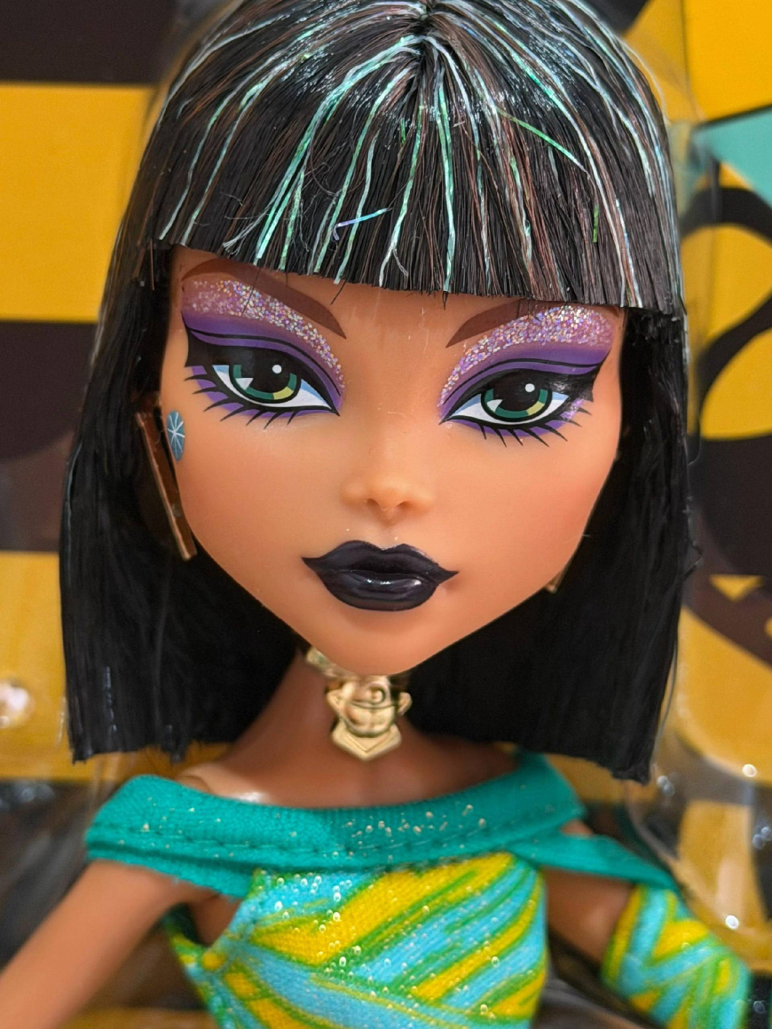 Irl photos of Creeproduction Dawn of the Dance Cleo de Nile doll