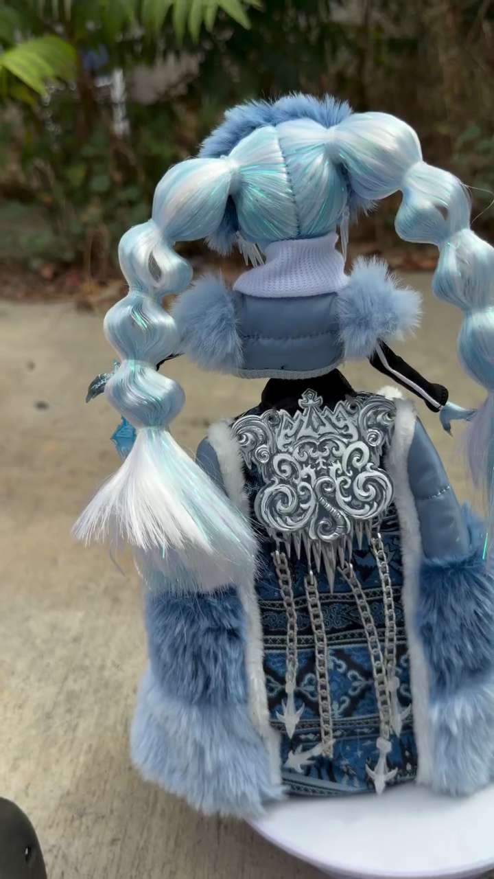 Monster High Fang Vote Abbey Bominable doll