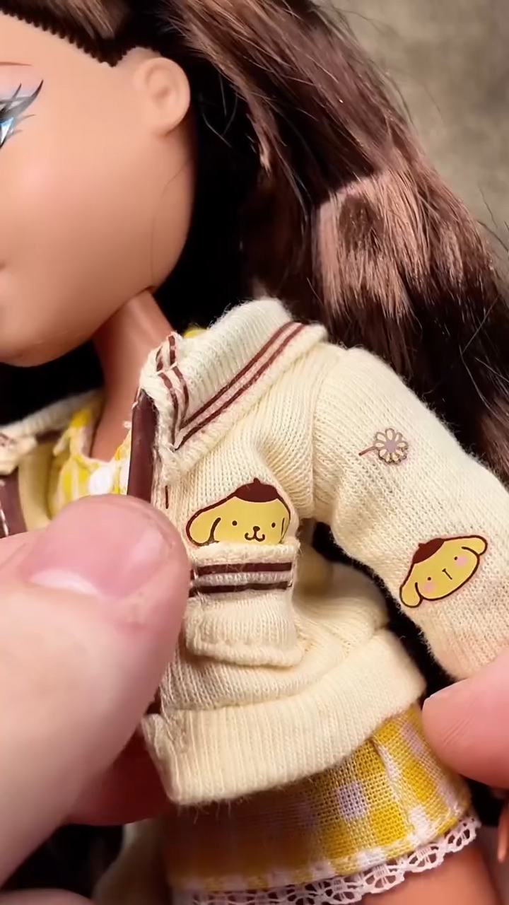 Bratz x Hello Kitty and Friends Fianna Pompompurin doll details
