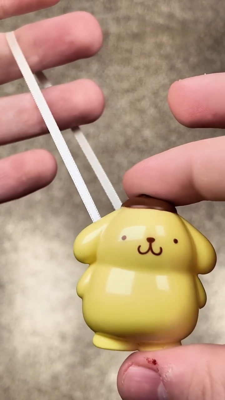 Bratz x Hello Kitty and Friends Fianna Pompompurin doll details