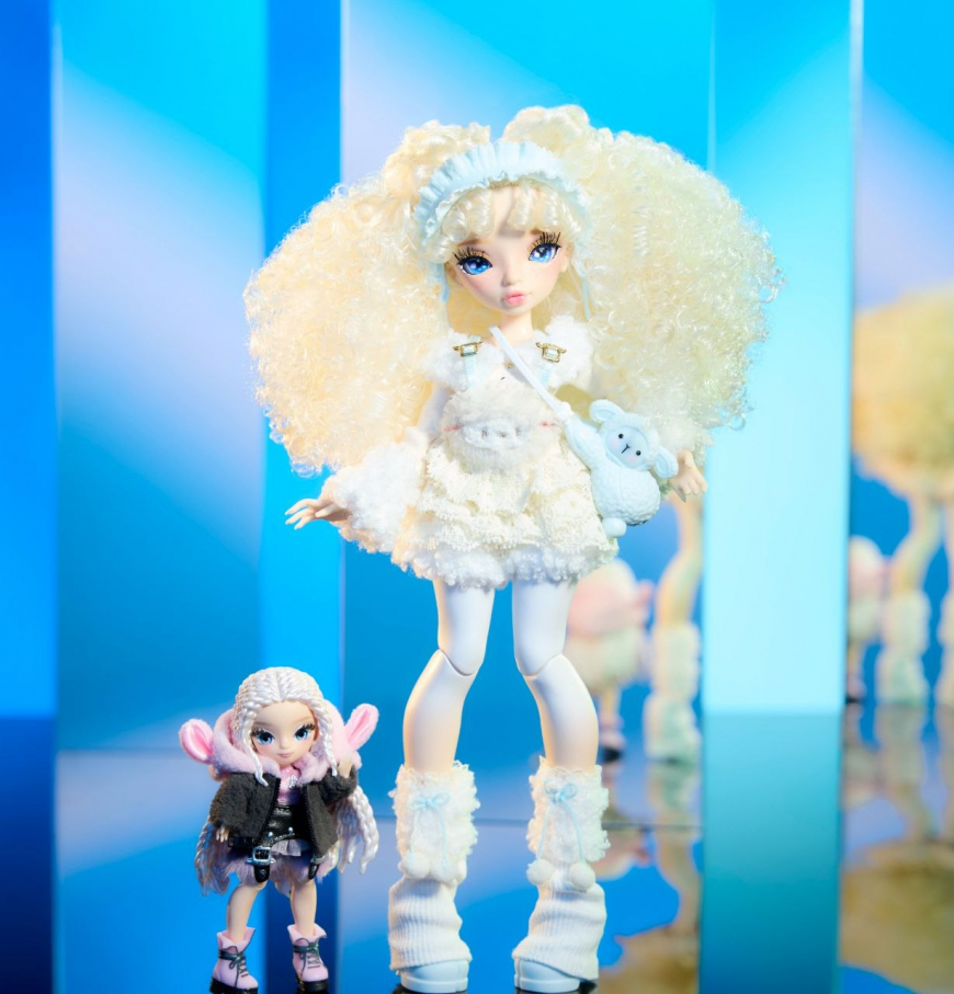 Mirror Mi dolls with their Mini mi versions