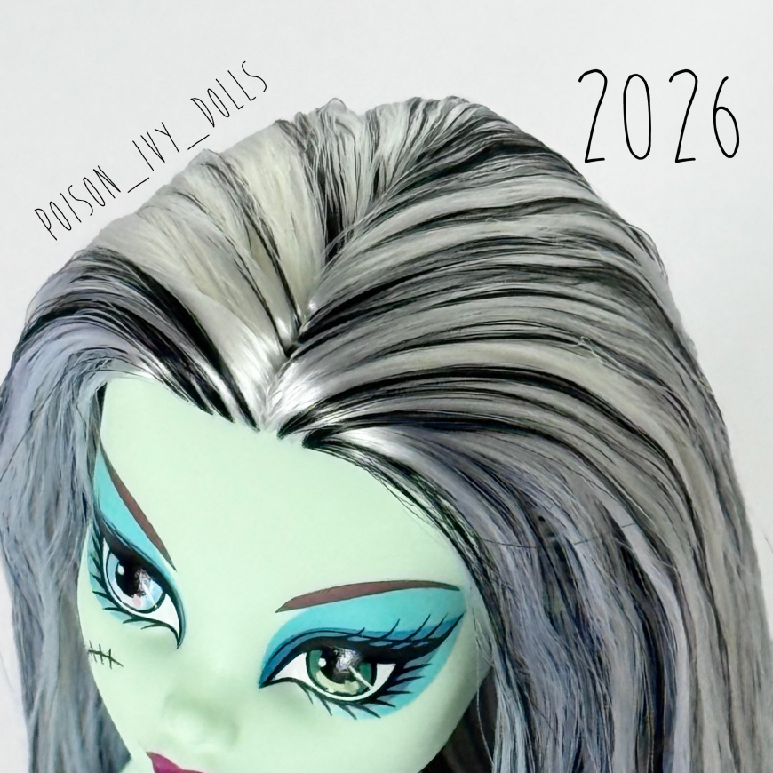 Monster High Boo-riginal Creeproduction Dawn of the Dance dolls 2026 vs 2010