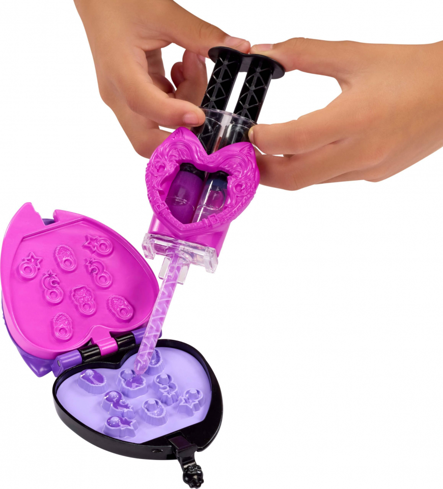 Monster High Claws and Charms Clawdeen Wolf doll