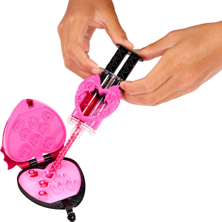 Monster High Claws and Charms Draculaura doll