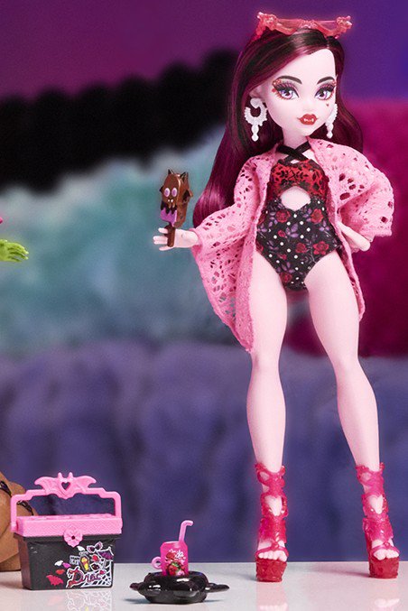 Monster High Buried Secrets Spooky Pool Party Draculaura doll