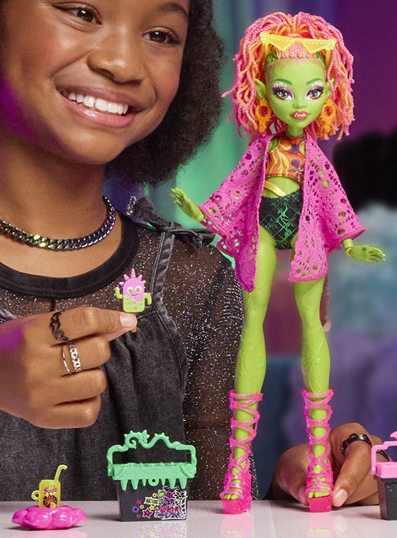 Monster High Buried Secrets Spooky Pool Party Venus doll
